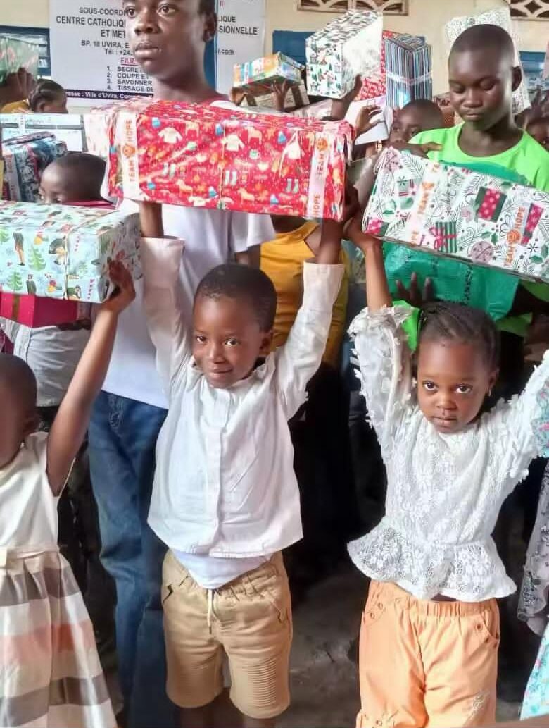 Distribution des cadeaux aux enfants handicapés et non handicapés les plus vulnérables dans la ville d&rsquo;Uvira