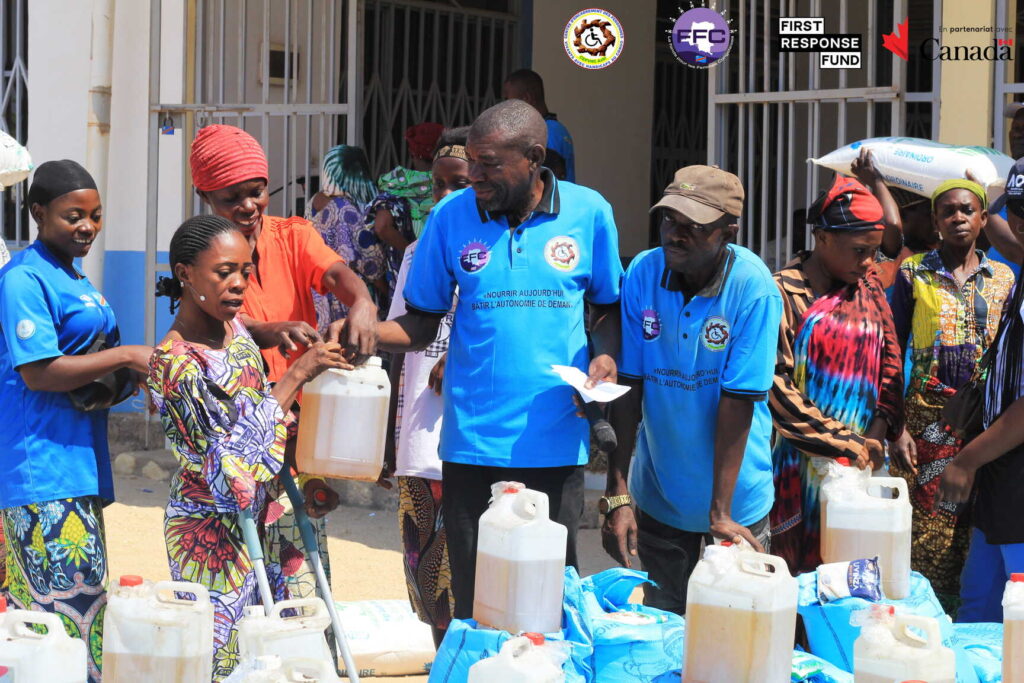 Distribution de kits alimentaires aux femmes déplacées et familles hôtes par le CEPVHC à Kavimvira, Uvira, juin 2026.
