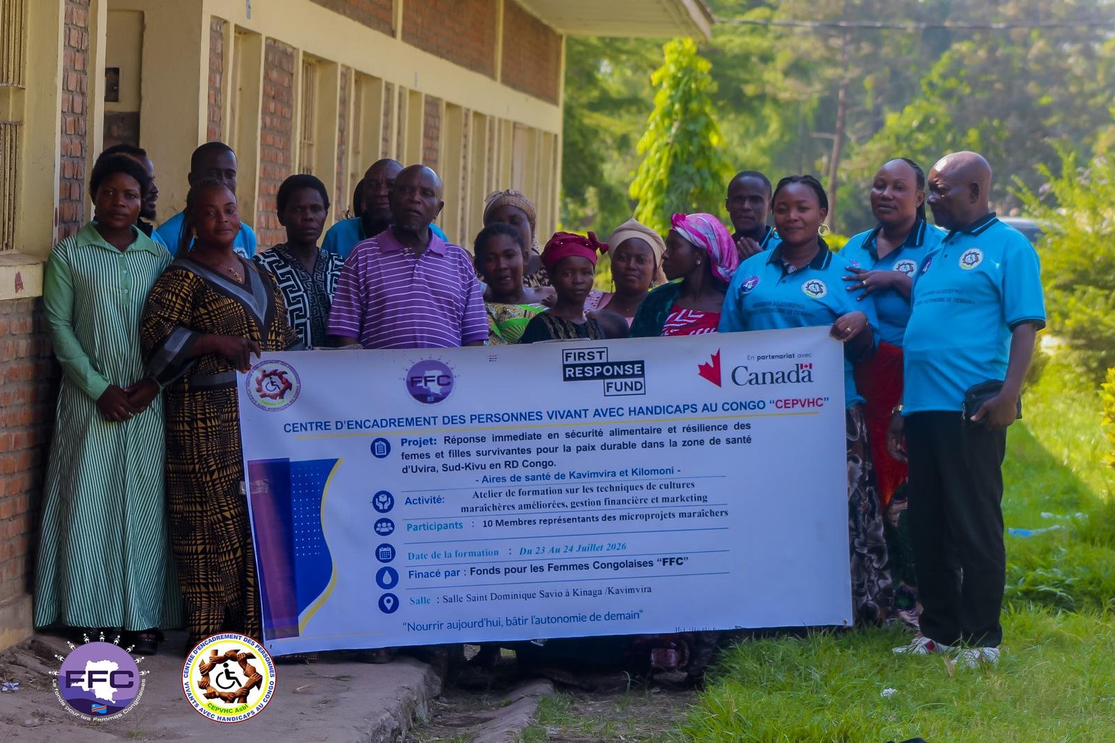 photo-groupe-banderole-projet-maraicher-cepvhc-ffc-uvira