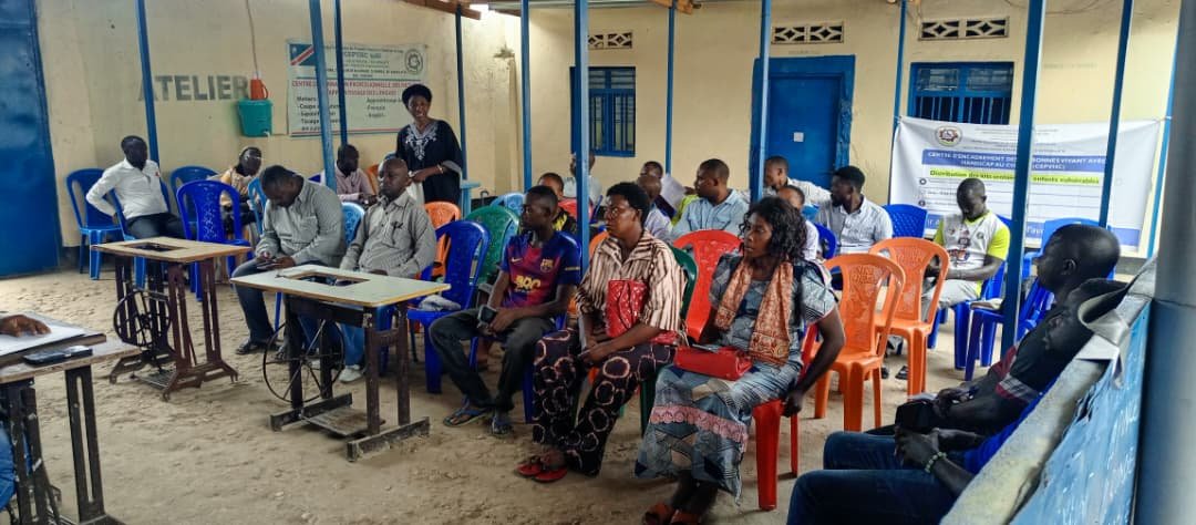 Participants et membres de la Coordination catholique dans l'atelier du CFP Sainte-Élisabeth d'Uvira